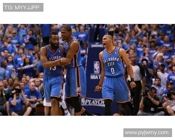 NBA重磅消息杜兰特因违规行为被联盟官方处罚罚款并追加停赛处分