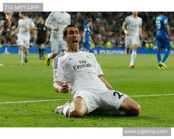 镜头捕捉：金球奖赛场小动作引发热议